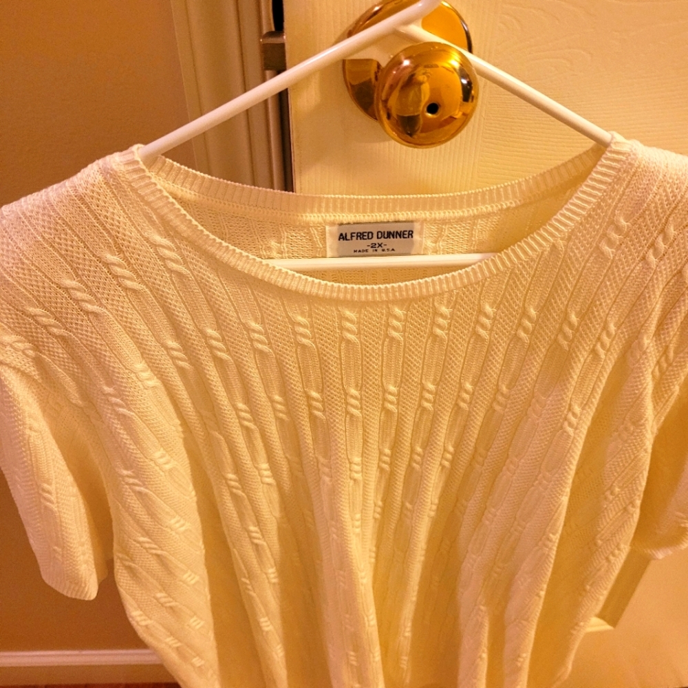 NWOT Alfred Dunner cream short sleeved sweater, 2x.